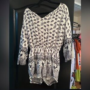 Size large worn once Anthropologie Romper